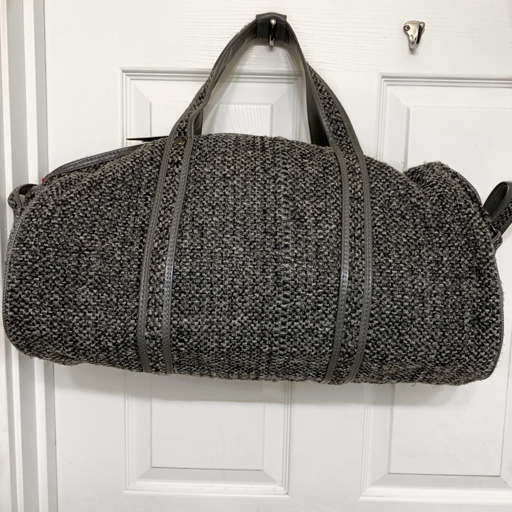 Gorgeous Oscar de la Renta Tweed Duffle Bag - Picture 4 of 8